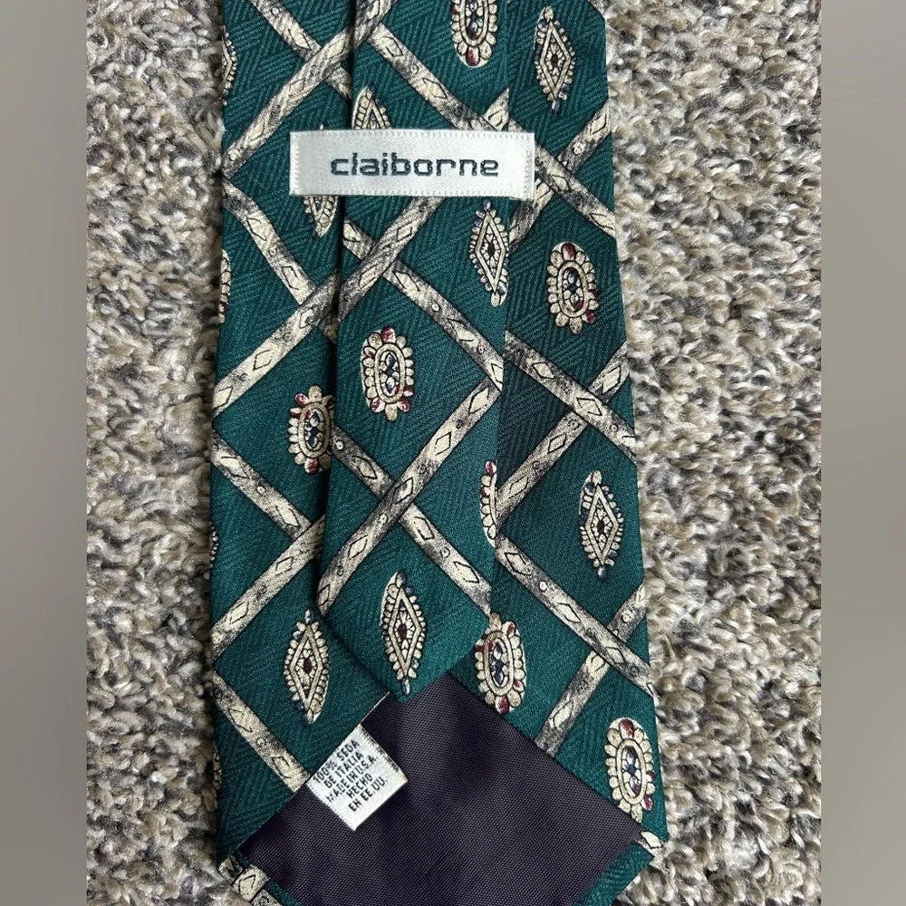 Claiborne vintage 100% Italian Silk tie